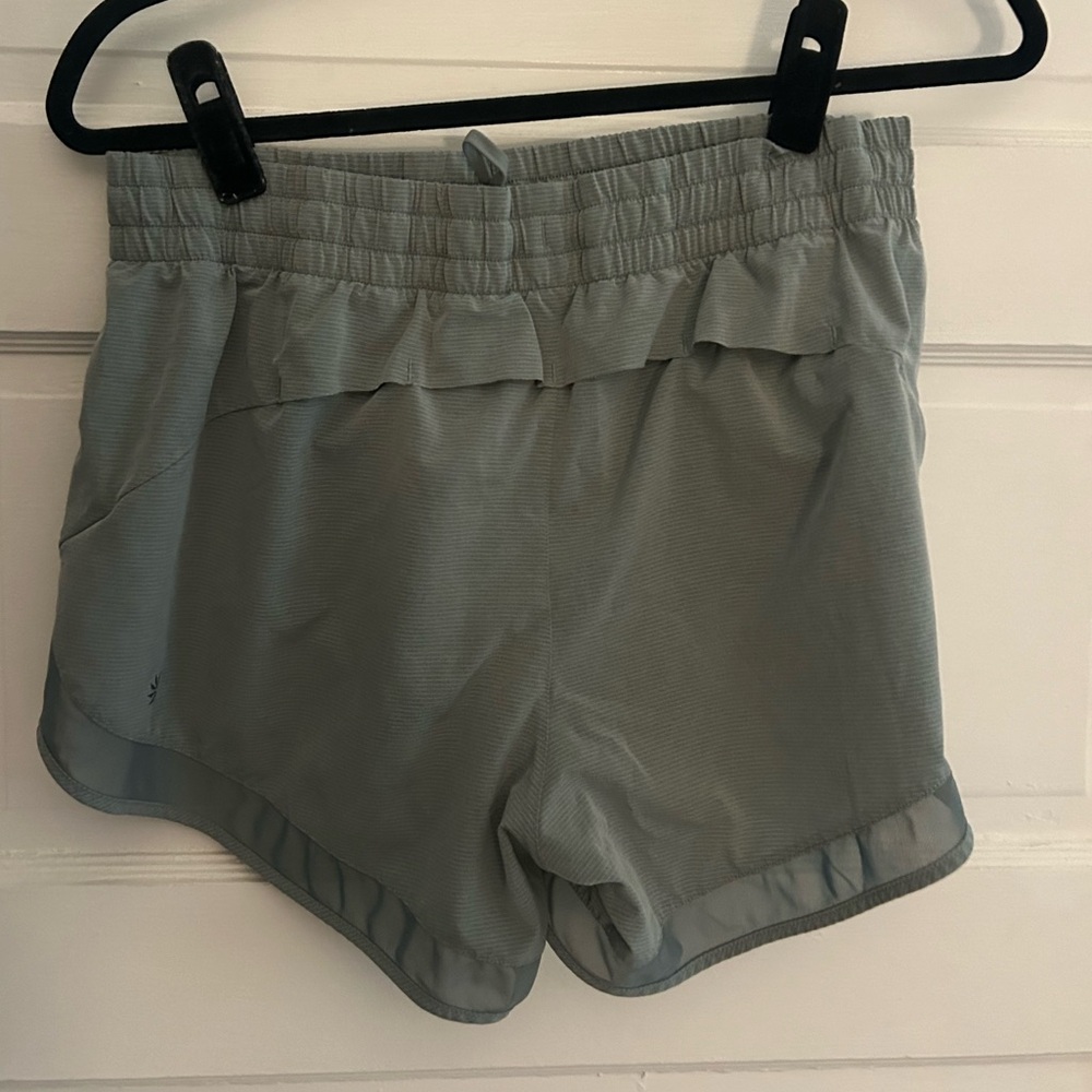 Athleta Mesh Racer Run Shorts - mid rise 4 inch M